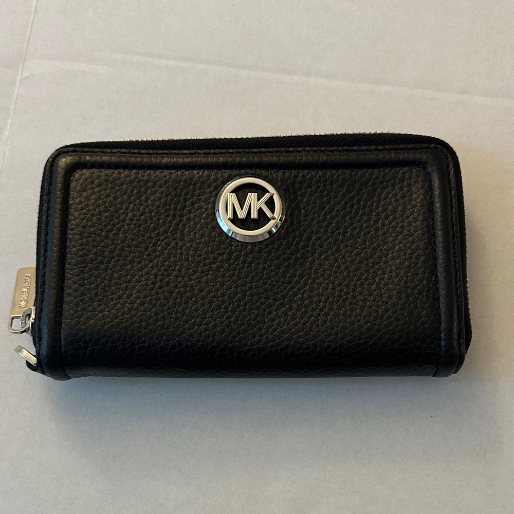 Michael Kors Fulton Multi-Function Wallet Wristle… - image 2